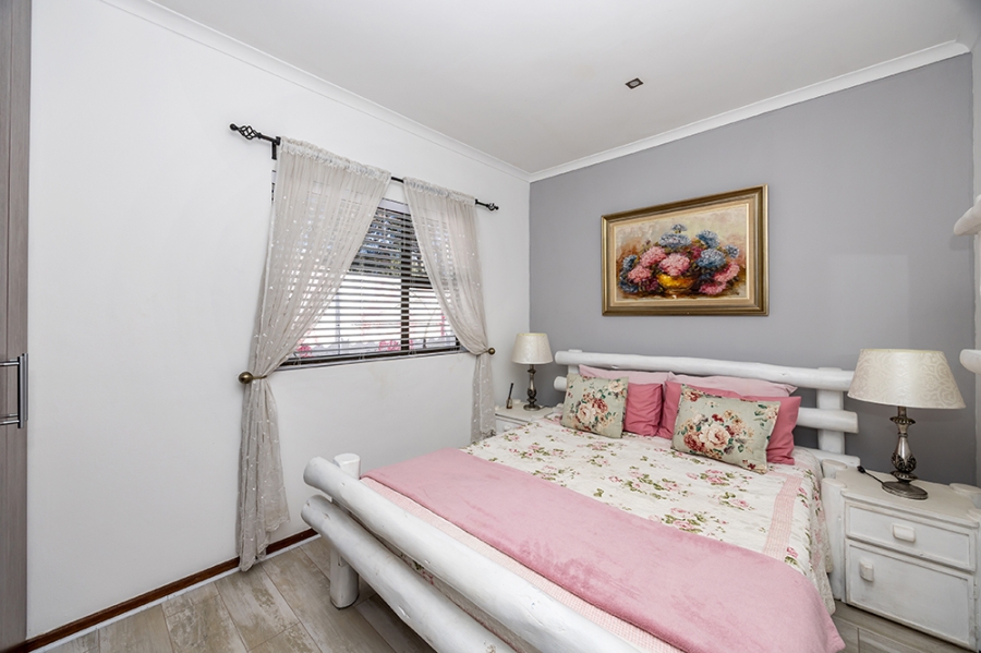 5 Bedroom Property for Sale in Parklands Western Cape